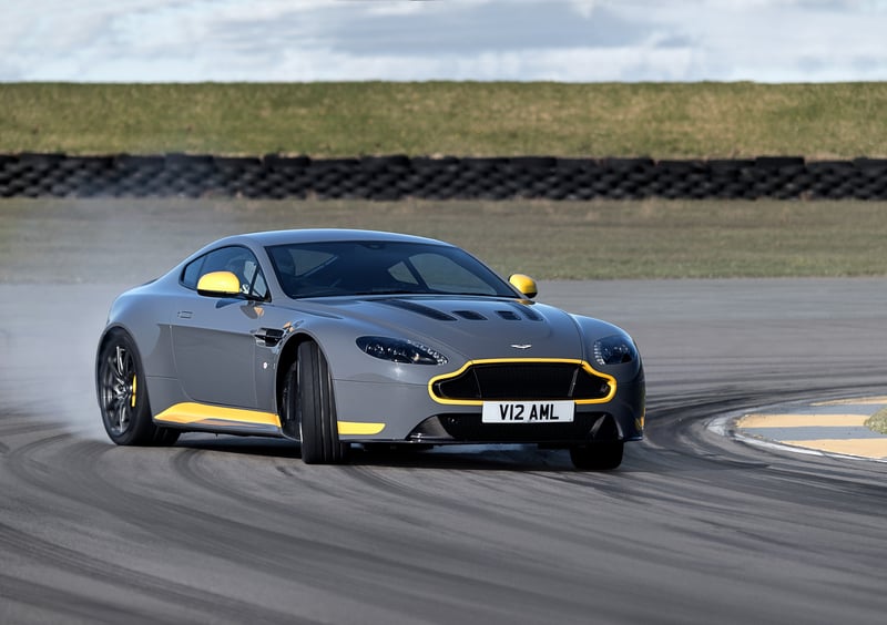 Aston Martin Vantage (2016-18) (14)