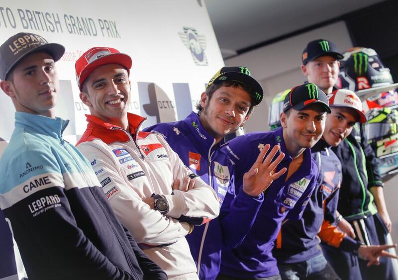 MotoGP 2015, Silverstone. Rossi: "Bisogna invertire la tendenza"
