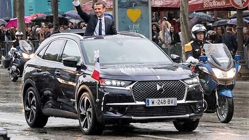 Macron: il nuovo presidente francese sfila su DS 7 Crossback