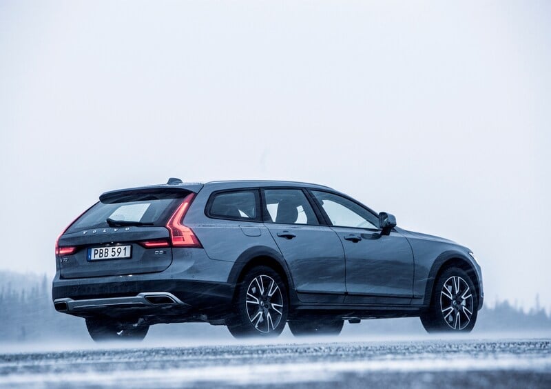 Volvo V90 Cross Country (2016-24) (18)