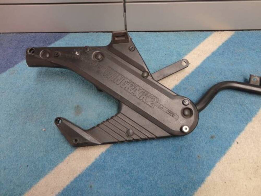 Supporti valigie Triumph Trident Givi (2)