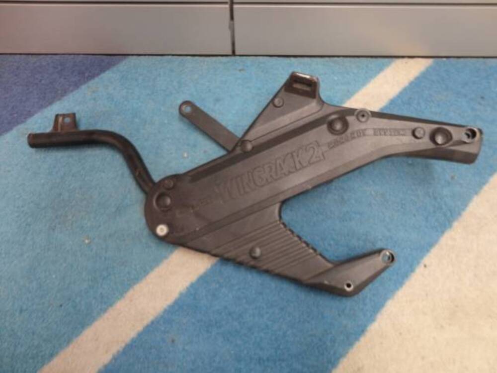 Supporti valigie Triumph Trident Givi (3)