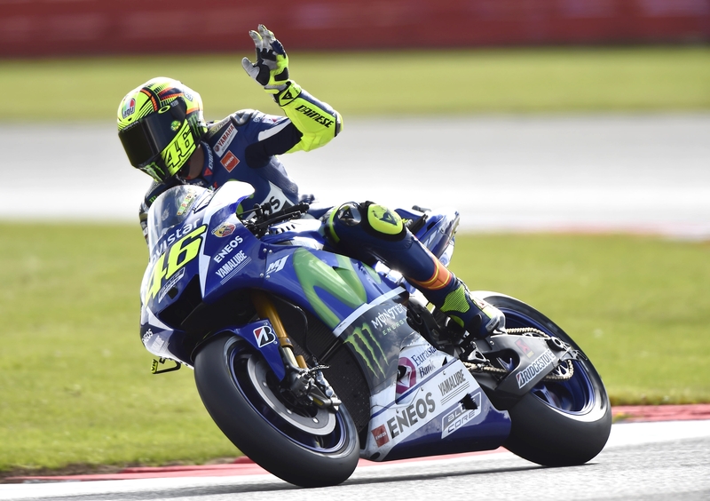 MotoGP 2015, Silverstone. Rossi: &quot;In gara saremo pi&ugrave; vicini. Speriamo...&quot;