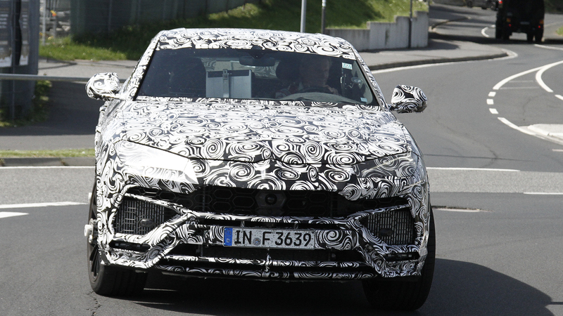 Lamborghini Urus, le foto spia del SUV