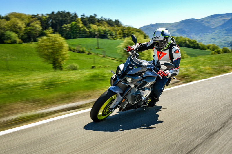 La Yamaha MT10 &egrave; agile e con un ottimo controllo di trazione