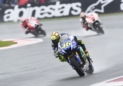 MotoGP 2015, Silverstone. Tripletta italiana: Rossi, Petrucci, Dovizioso