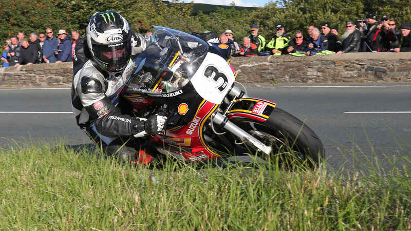 Classic TT: F1/F2, vincono Dunlop e Kneen. 350 a Rutter