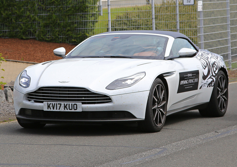 Aston Martin DB11 Volante, in pista per i test