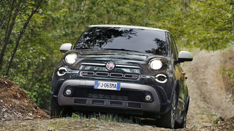 Fiat 500 L Cross 2017, restyling per la versione Large [Video primo test]