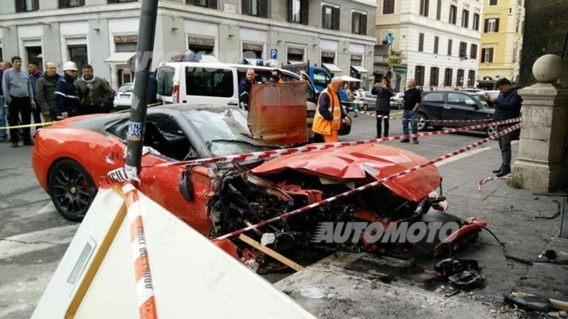 Roma, una rarissima Ferrari 599 GTO distrugge un negozio!