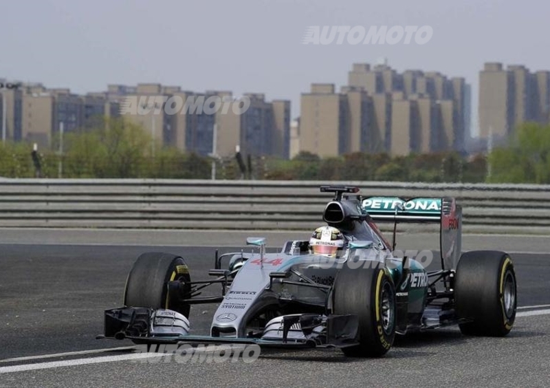 F1 2015, Cina: Hamilton in pole ma bene Vettel, terzo