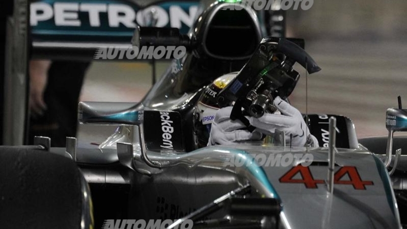 F1, Gp Bahrain 2015: Hamilton in pole position, Vettel secondo