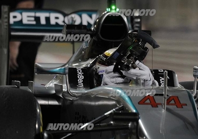 F1, Gp Bahrain 2015: Hamilton in pole position, Vettel secondo