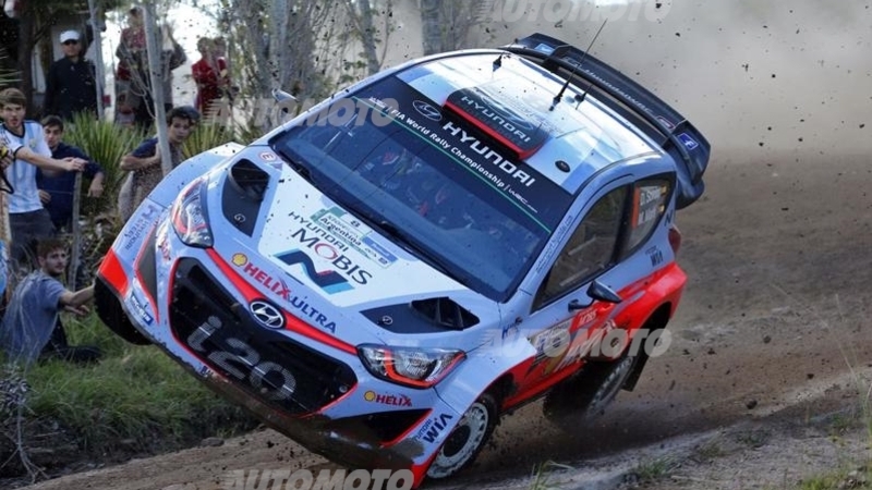 WRC 2015. Rally Argentina. Partiti! Ogier (VW Polo R WRC) subito in testa.