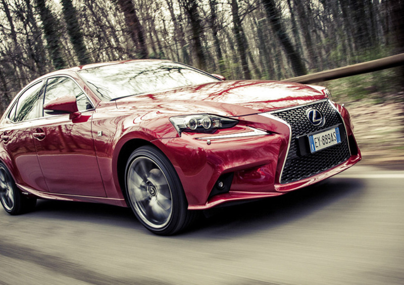 Lexus Is 300h [video]