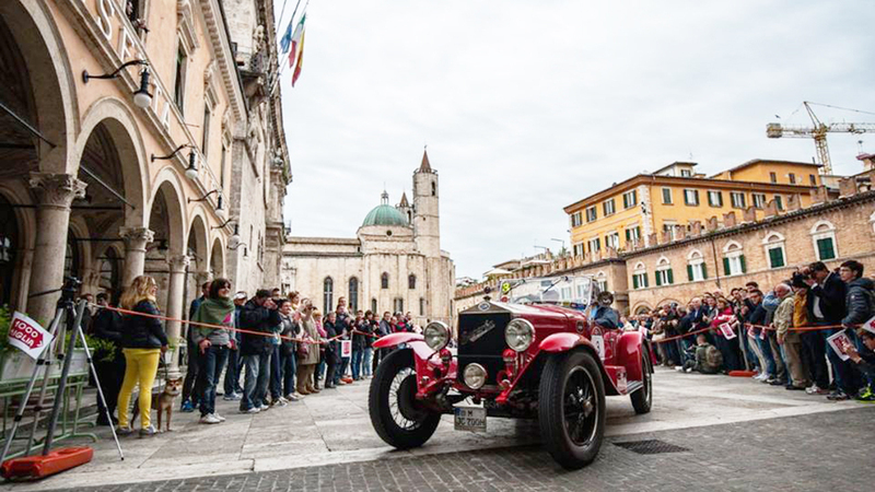 Trofeo Nicolis: emozionarsi con le auto della Mille Miglia [video]