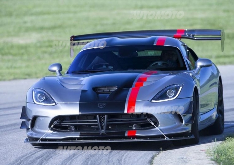 Dodge Viper ACR 2016, la Viper da corsa ma &ldquo;legale&rdquo;