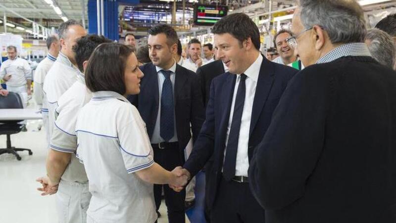 Renzi a Melfi: &laquo;Non vedo l&#039;ora di comprarmi un&#039;Alfa Romeo&raquo;