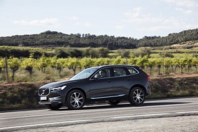 Volvo XC60 SUV 2017, la piccola XC90 con il Pilot Assist [Video primo test]