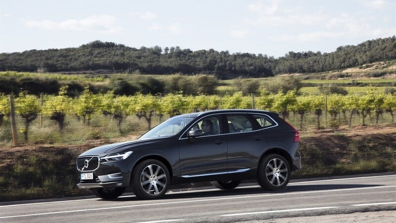 Volvo XC60 SUV 2017, la piccola XC90 con il Pilot Assist [Video primo test]