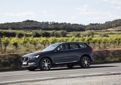 Volvo XC60 SUV 2017, la piccola XC90 con il Pilot Assist [Video primo test]