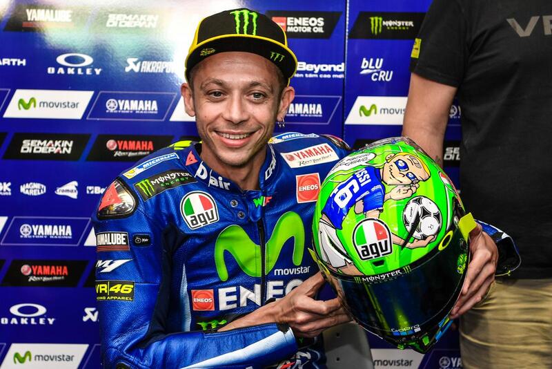 Il casco speciale di Rossi: &quot;C&#039;&egrave; solo un capitano&quot;