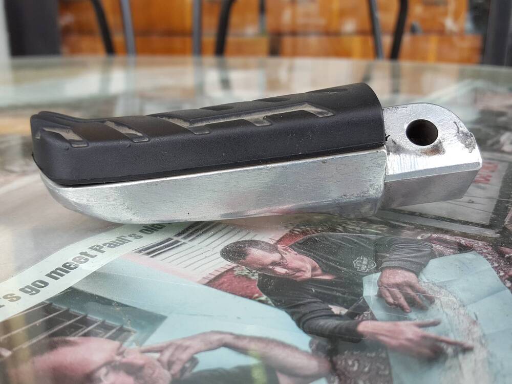 Breva750 Pedana Passagero Moto Guzzi (3)