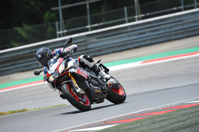 Aprilia Tuono V4 1100 RR / V4 1100 Factory