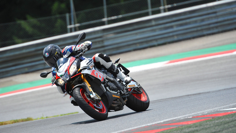 Aprilia Tuono V4 1100 RR / V4 1100 Factory