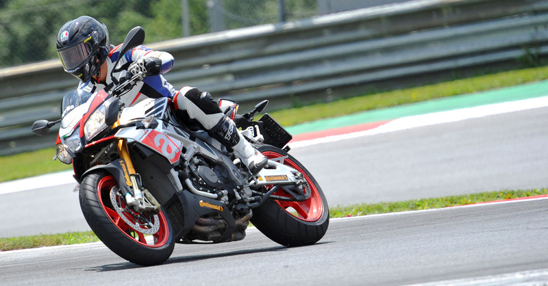 Aprilia Tuono V4 1100 RR / V4 1100 Factory