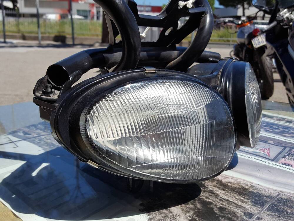 Gruppo Fari Sprint RS955i Triumph (2)