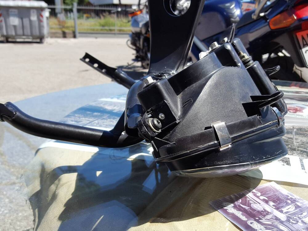 Gruppo Fari Sprint RS955i Triumph (5)