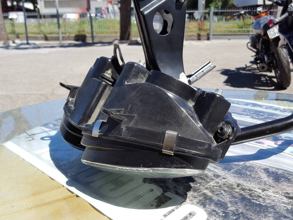 Gruppo Fari Sprint RS955i Triumph (6)