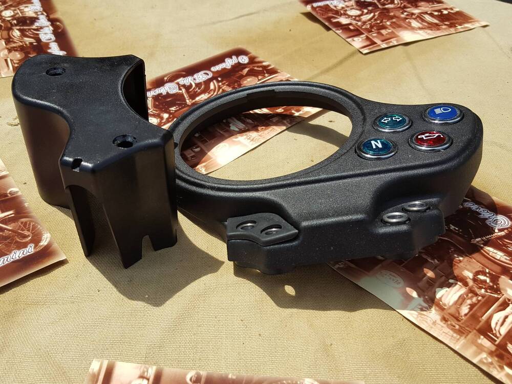 Scocca Strumentazione Triumph (2)