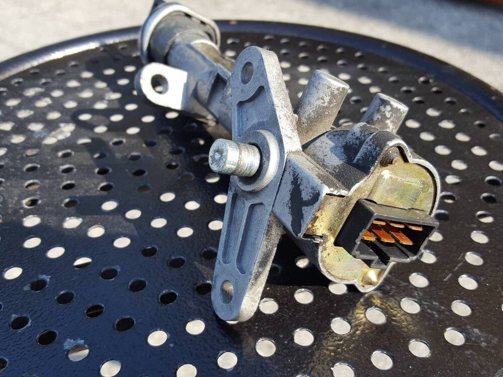 Serratura Burgman 150 Suzuki (3)