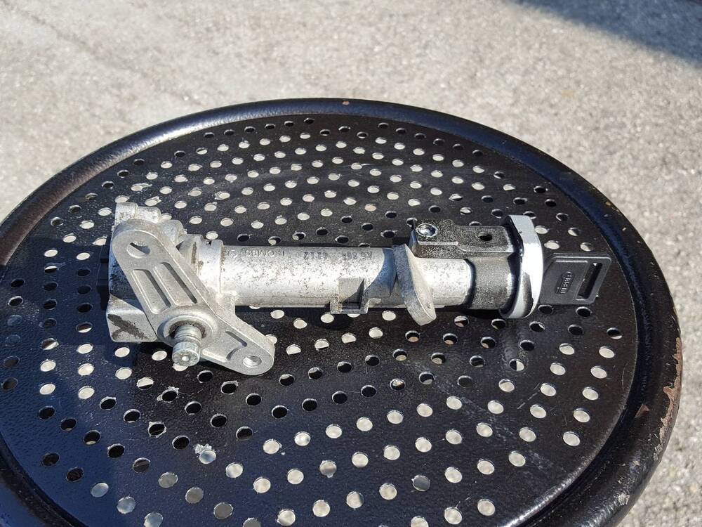 Serratura Burgman 150 Suzuki (4)