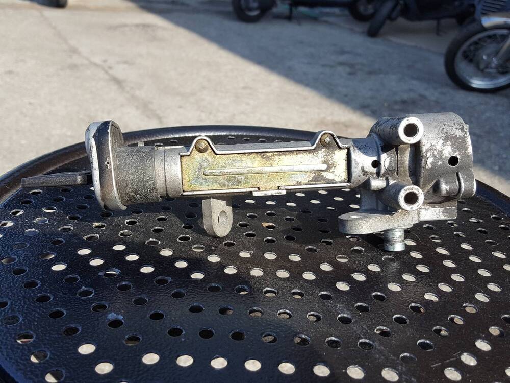 Serratura Burgman 150 Suzuki (6)