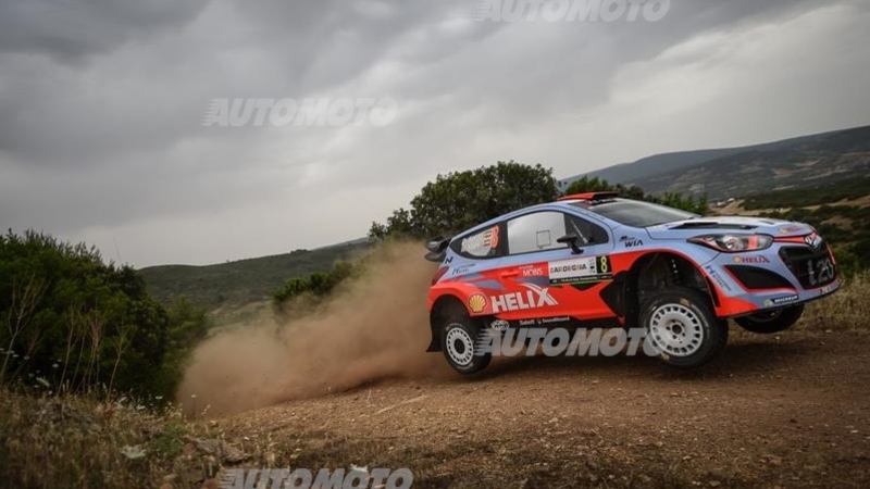 WRC Italia Sardegna, Day 1. Fulmine Paddon-Hyundai (a ciel sereno).