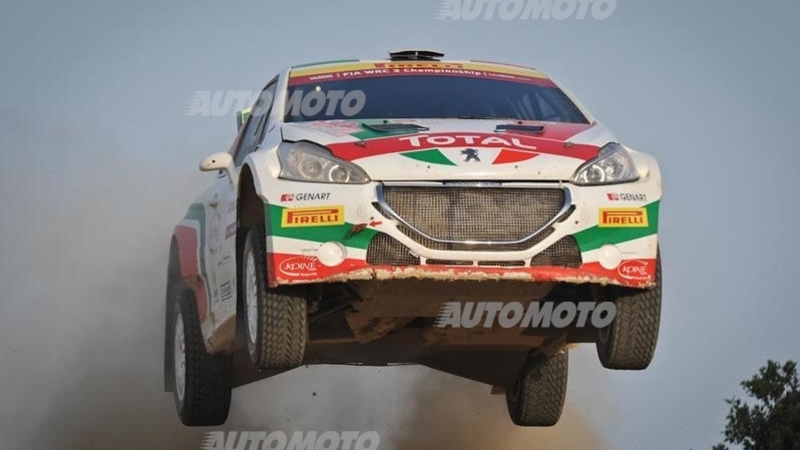 WRC Italia Sardegna. 208T16-Live. &laquo;Una montagna all&rsquo;improvviso in mezzo alla pista!&raquo;