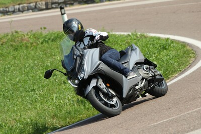 Kymco AK 550