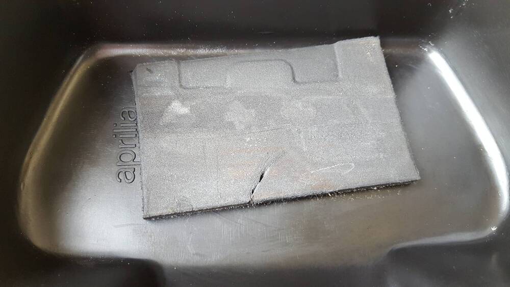 Coperchio Batteria Aprilia (5)
