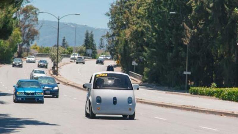 La Google Car debutta su strada a Mountain View