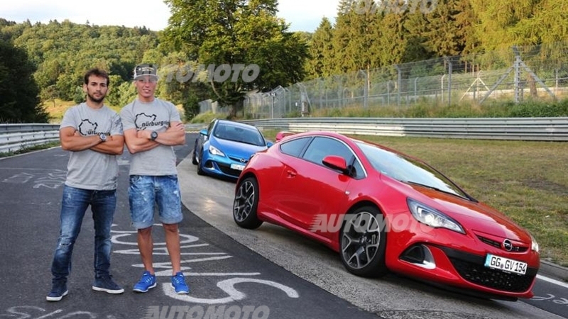 Opel Astra OPC: al Nurburgring con i piloti Espargarò e Cardús [VIDEO]