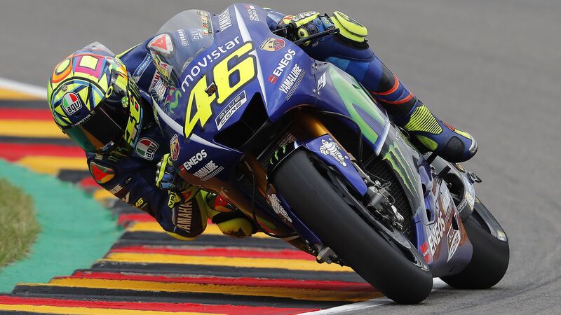 MotoGP 2017. Rossi: "Spero che domani sia una gara sull'asciutto"