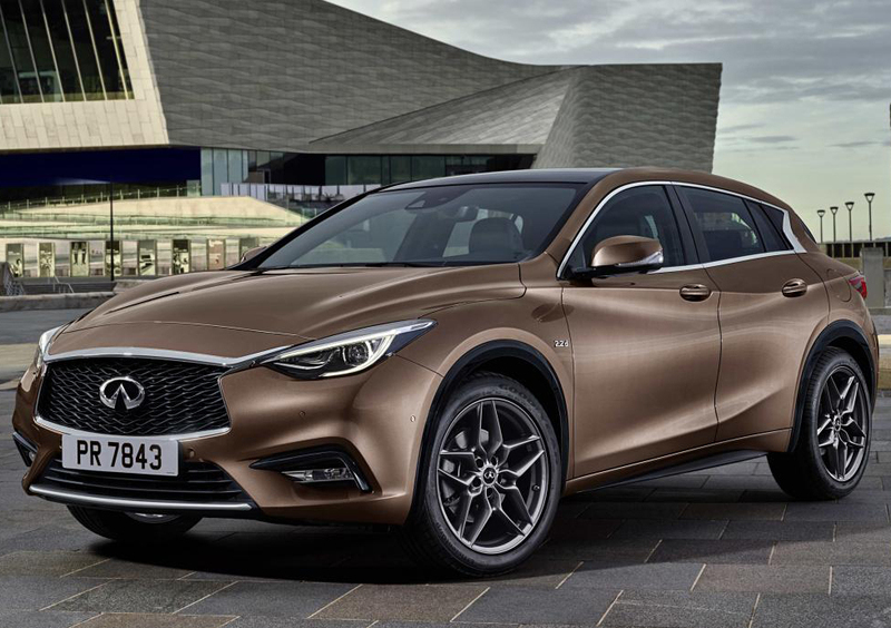 Infiniti Q30: ecco le prime immagini, debutter&agrave; a Francoforte