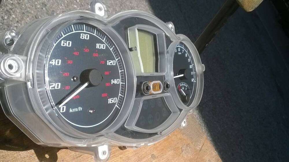 MP3 250 Strumentazione Piaggio (4)