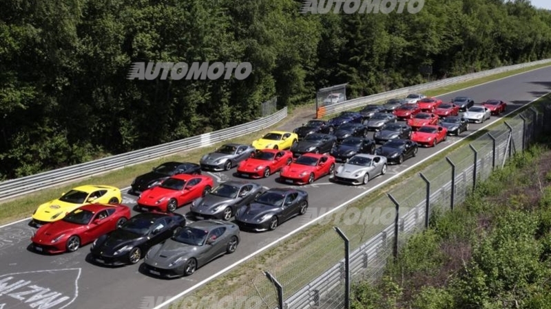 Quaranta Ferrari F12berlinetta si scatenano al Nurburgring [VIDEO]