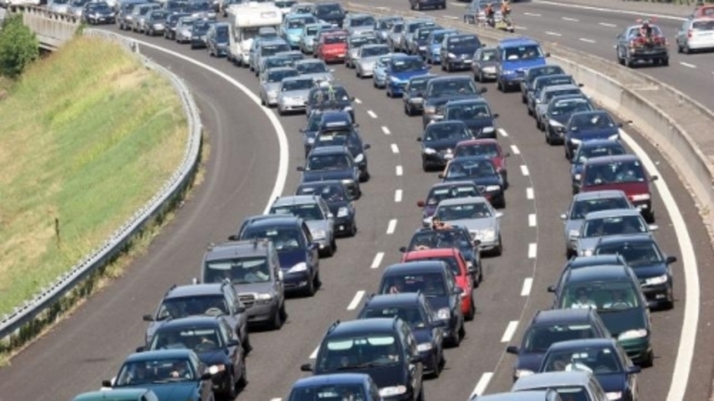 Investiti da un furgone mentre tentano di attraversare l&#039;autostrada a Livorno