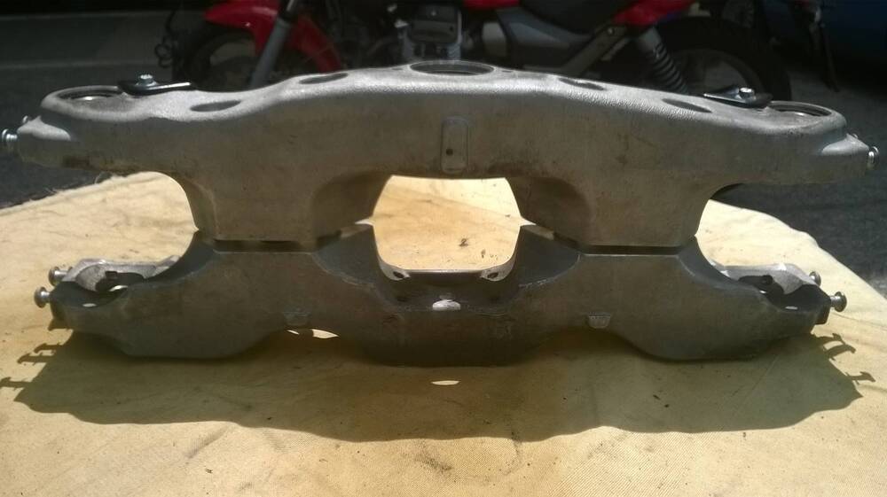 Piastra Sup Forcella MP3 Piaggio (2)