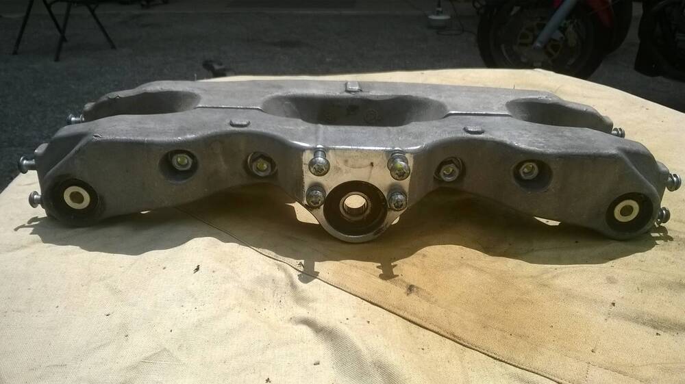 Piastra Inf Forcella MP3 Piaggio (2)